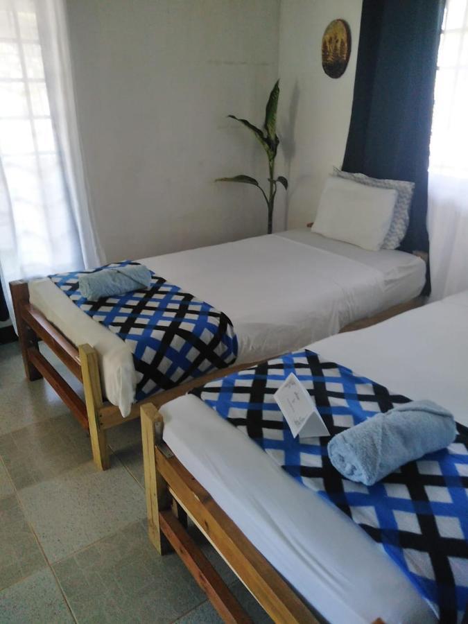 Emachservices Bed & Breakfast Almirante Exterior photo