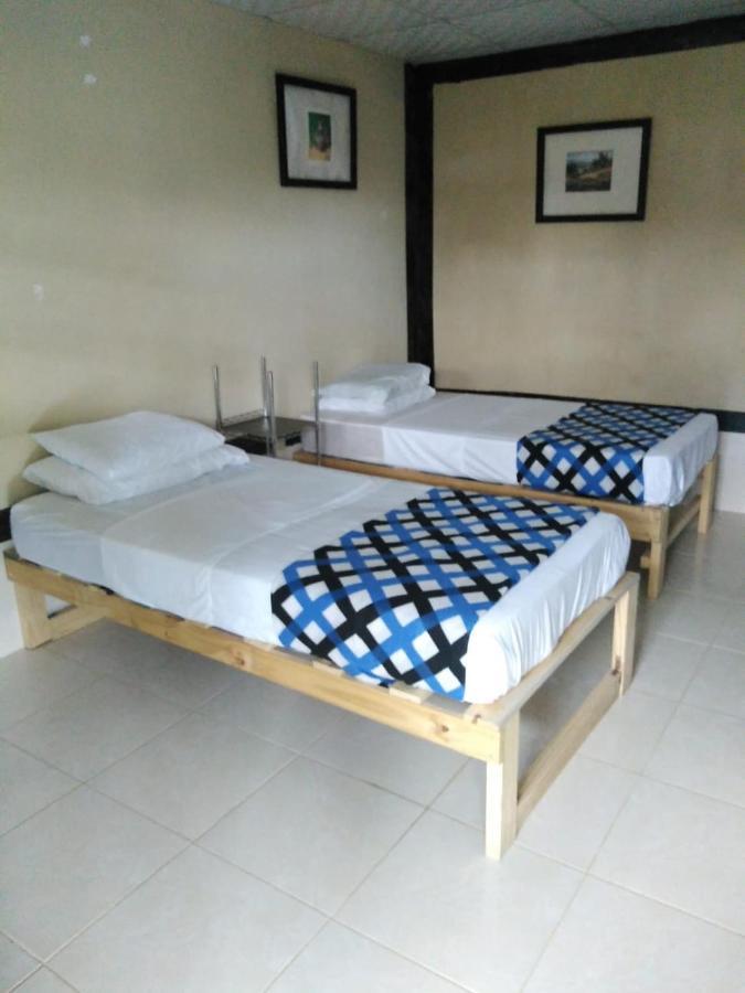 Emachservices Bed & Breakfast Almirante Exterior photo